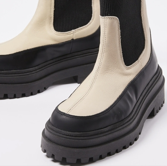 Selected Femme Shoes - NWOT Selected Femme Two-tone Black & Beige Platform Chelsea Boots (EU 37/US 6)